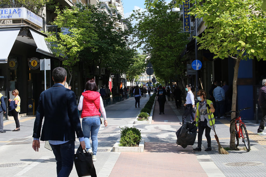 Με προσδοκίες ξεκίνησαν οι εκπτώσεις για την εμπορική αγορά της Λάρισας